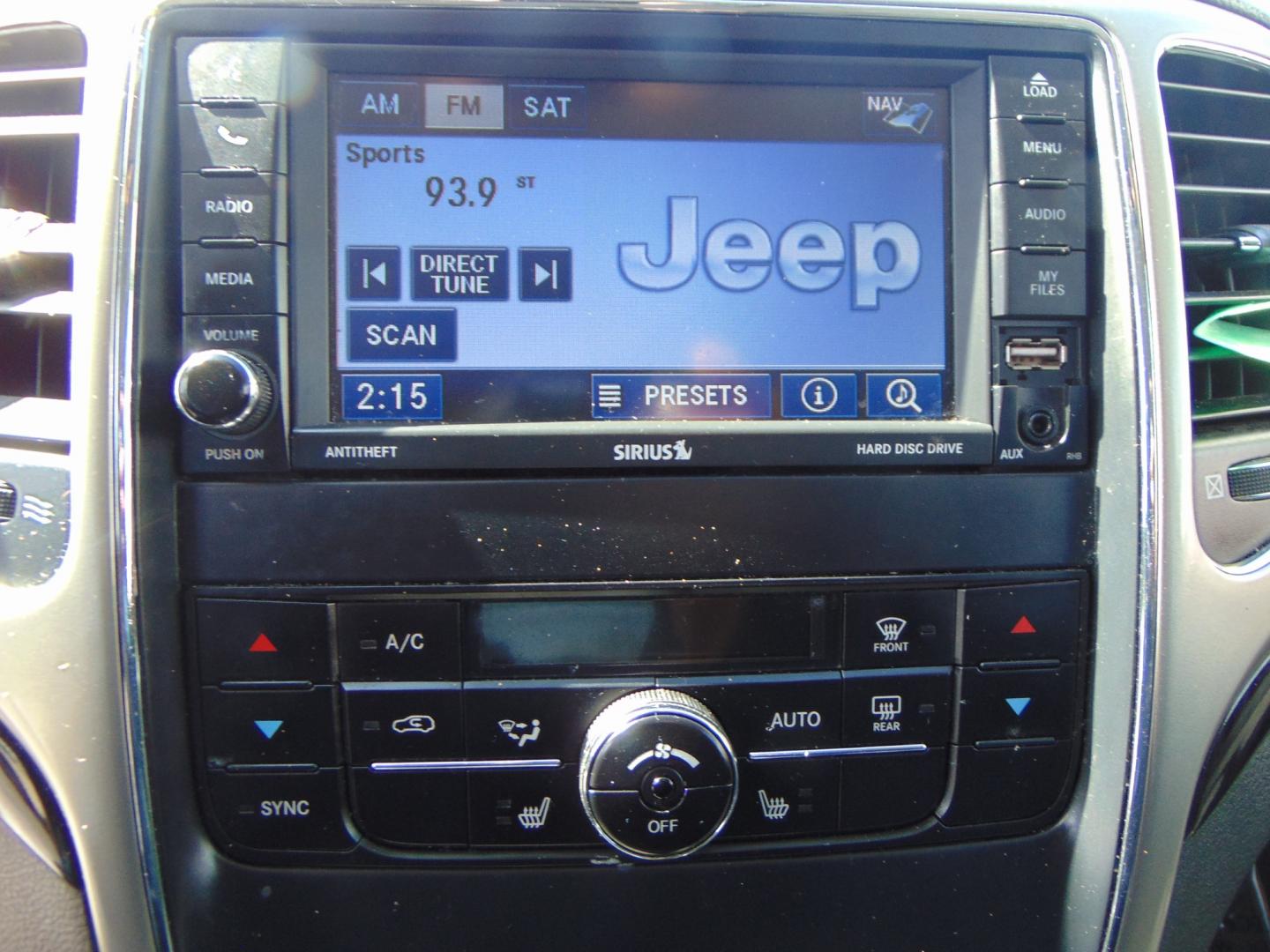 2012 White Jeep Grand Cherokee (1C4RJFAG9CC) with an V6 Flex Fuel 3.6 Liter engine, Automatic, 5-Spd transmission, located at 2105 Dixie Hwy, Louisville, KY, 40210, (502) 772-3333, 38.220932, -85.795441 - Photo#17